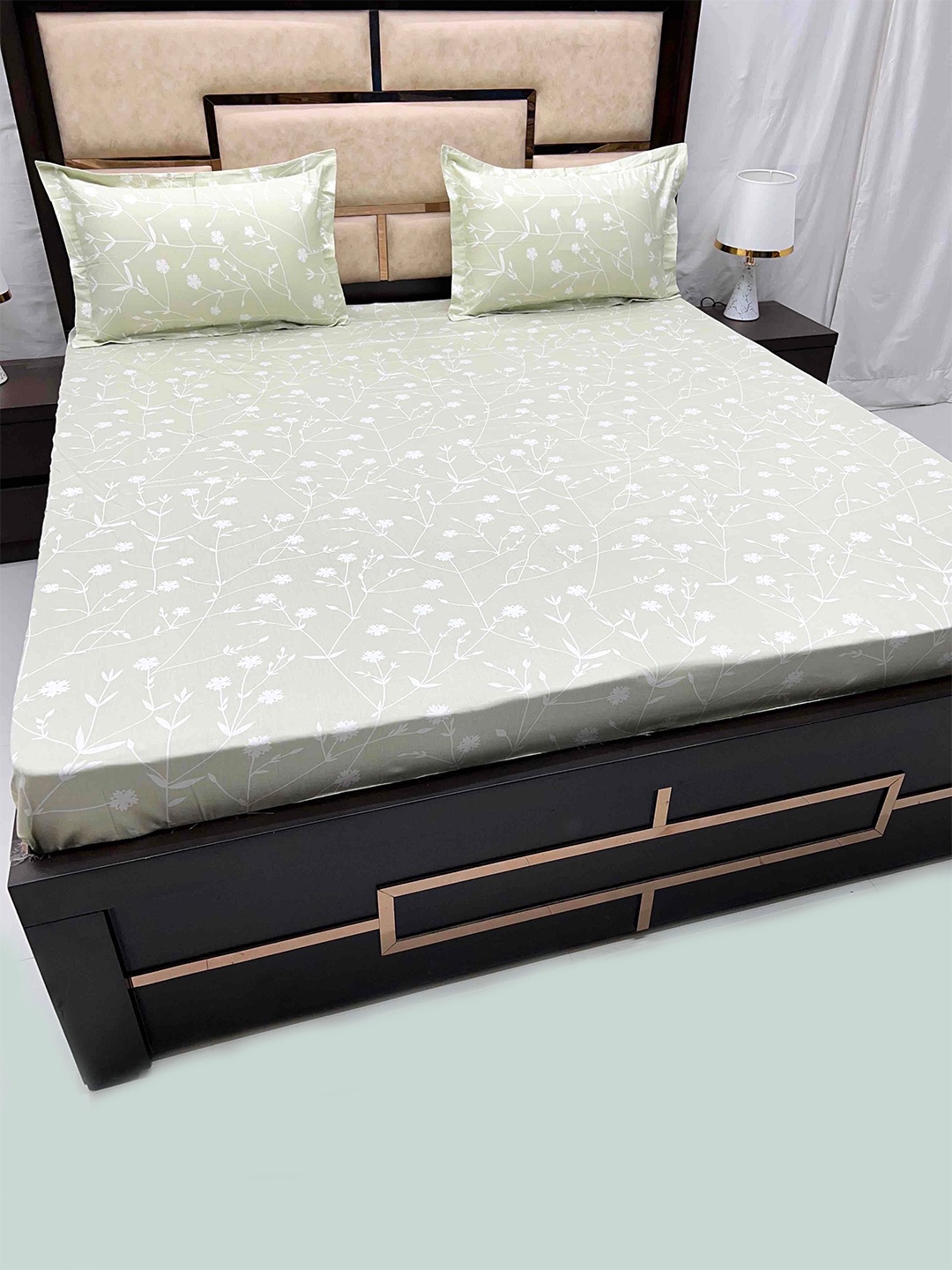 

Pure Decor Velar Green Floral 350 TC Pure Cotton Super King Bedsheet & 2 Pillow Covers
