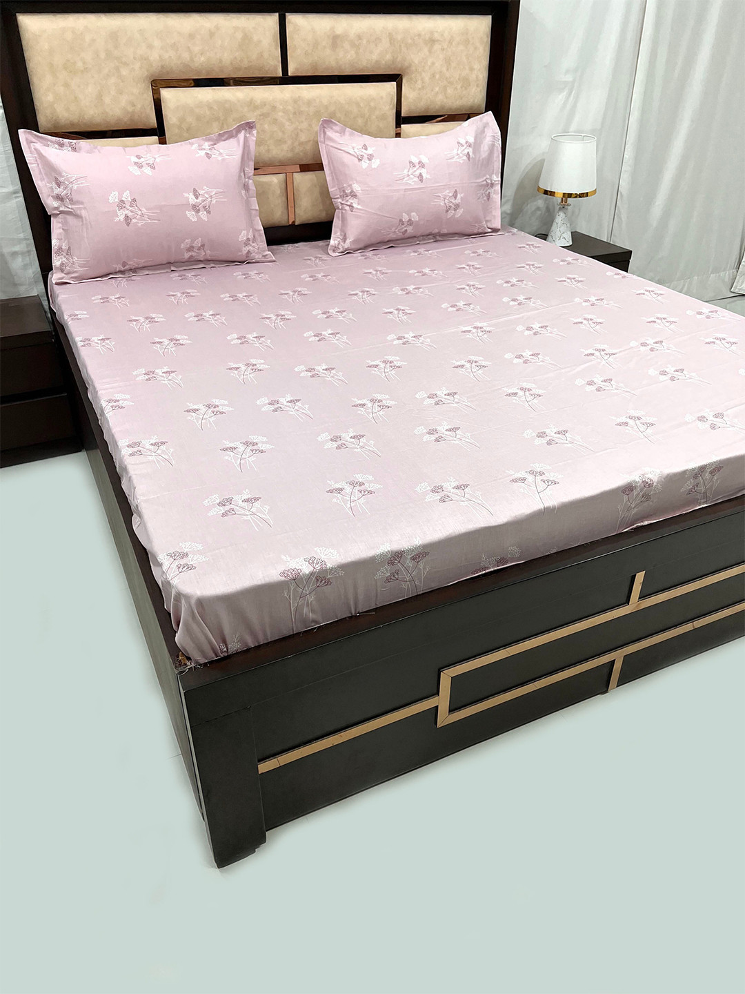 

Pure Decor Velar Pink & Lavender 350 TC Pure Cotton Super King Bedsheet & 2 Pillow Covers