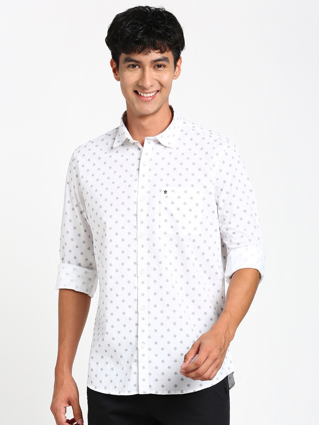 

Turtle Men White Relaxed Slim Fit Micro Ditsy Printed Pure Cotton Casual Shirt