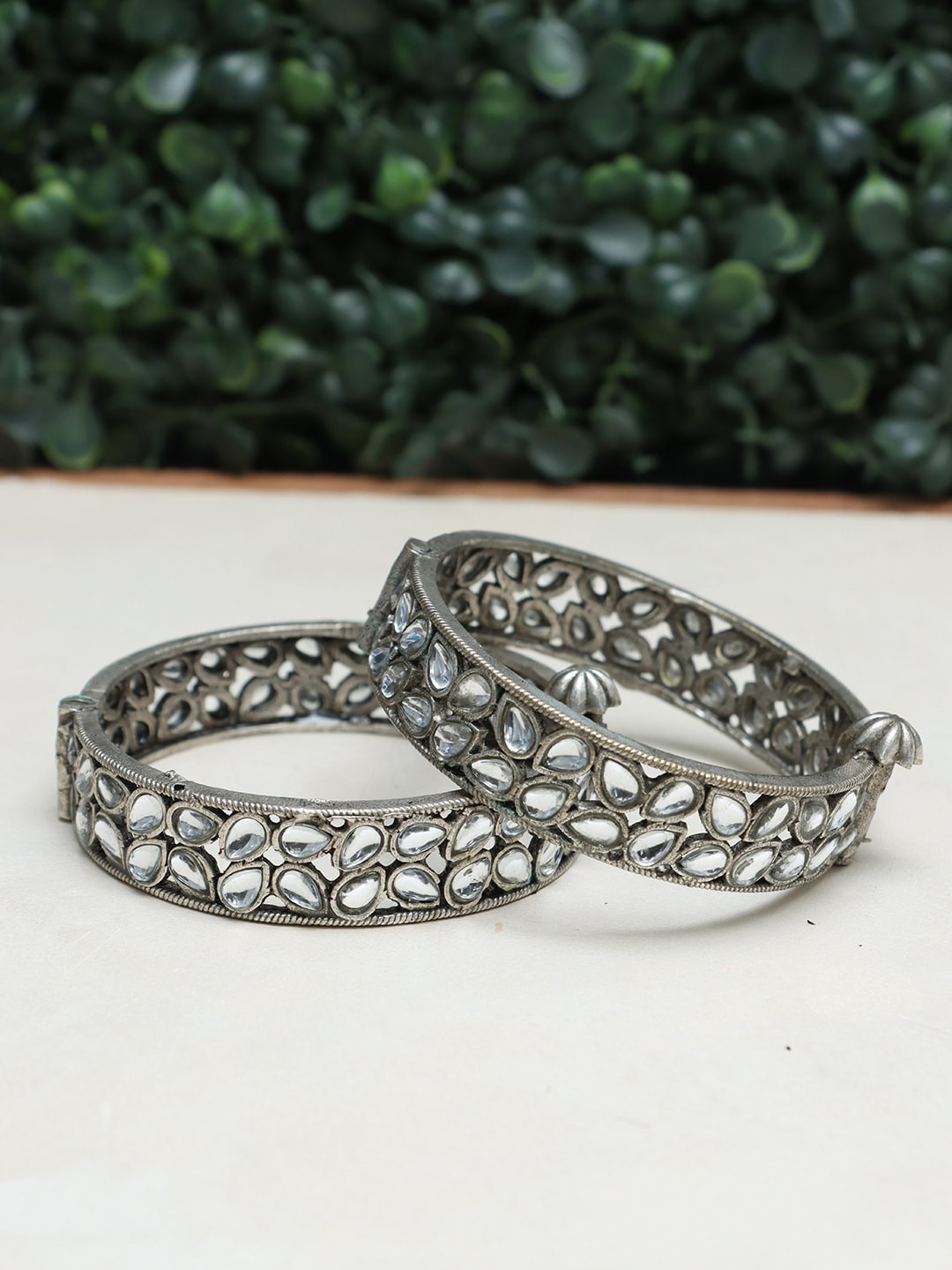 

Ozanoo Set of 2 Silver-Plated Stone-Studded Openable Bangles
