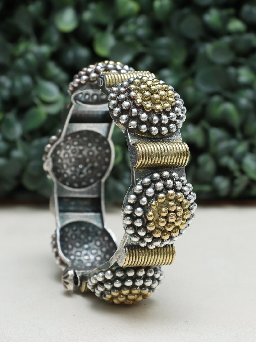 

Ozanoo Gold-Plated Heavy Openable Round Kada Bangle