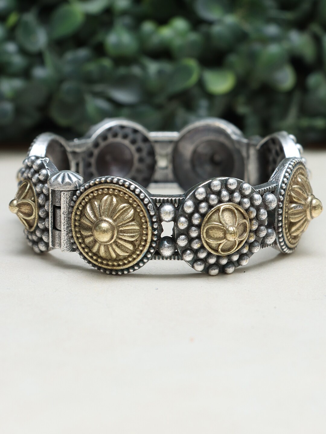

Ozanoo Gold-Plated Openable Round Kada Bangle