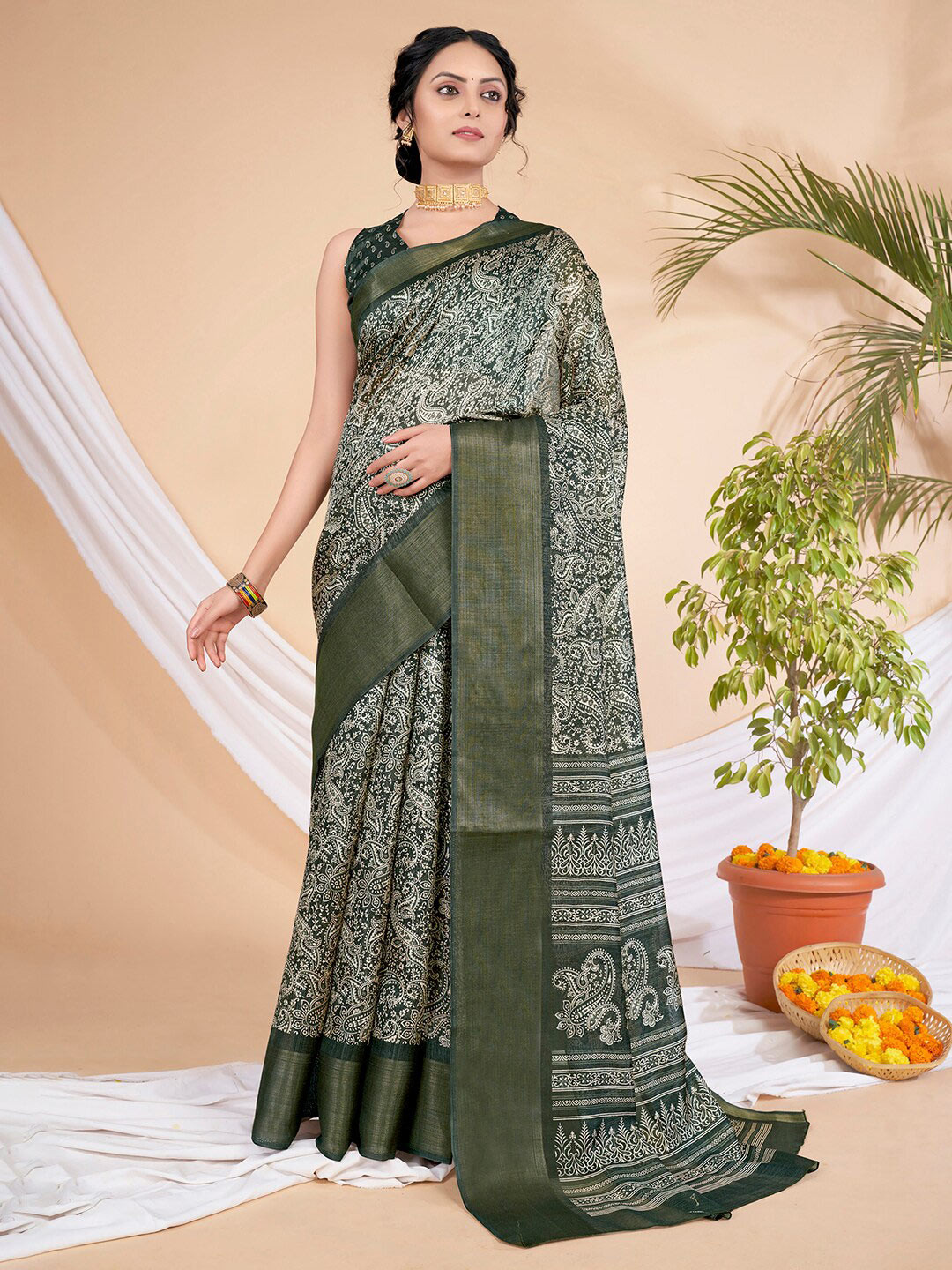 

KALINI Paisley Printed Zari Saree, Green