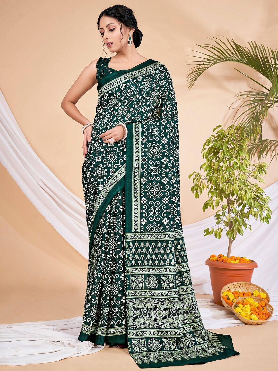 

KALINI Ethnic Motifs Printed Block Print Saree, Green