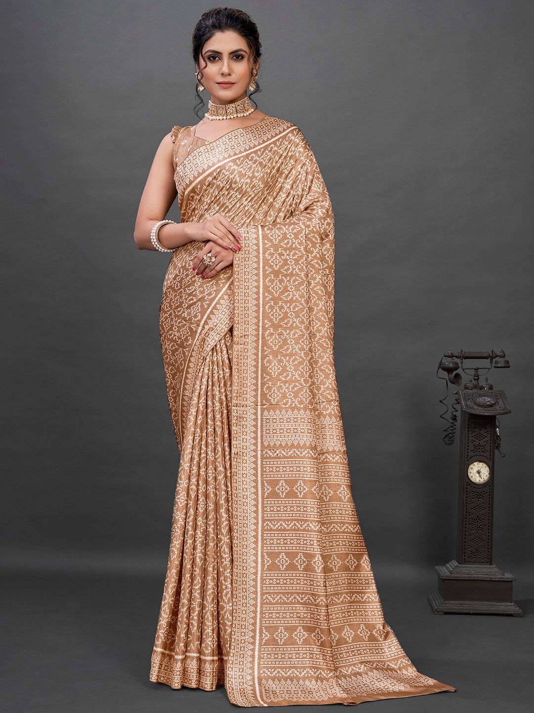 

KALINI Ethnic Motifs Printed Saree, Cream