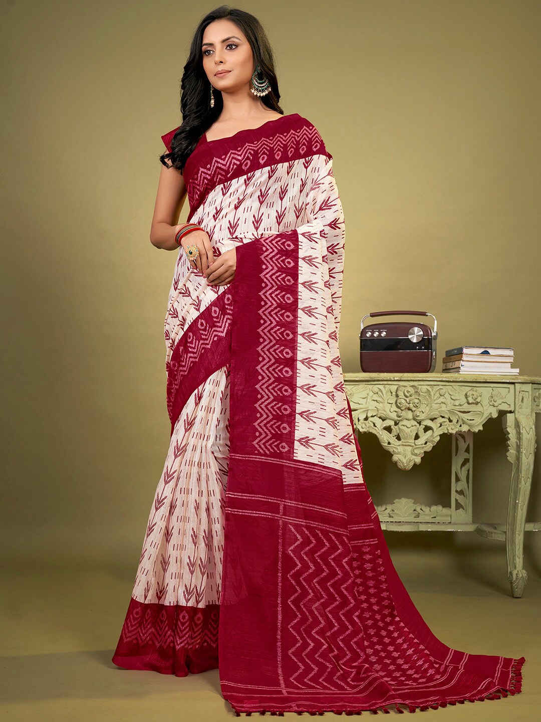 

KALINI Ethnic Motifs Printed Festive Saree, Off white