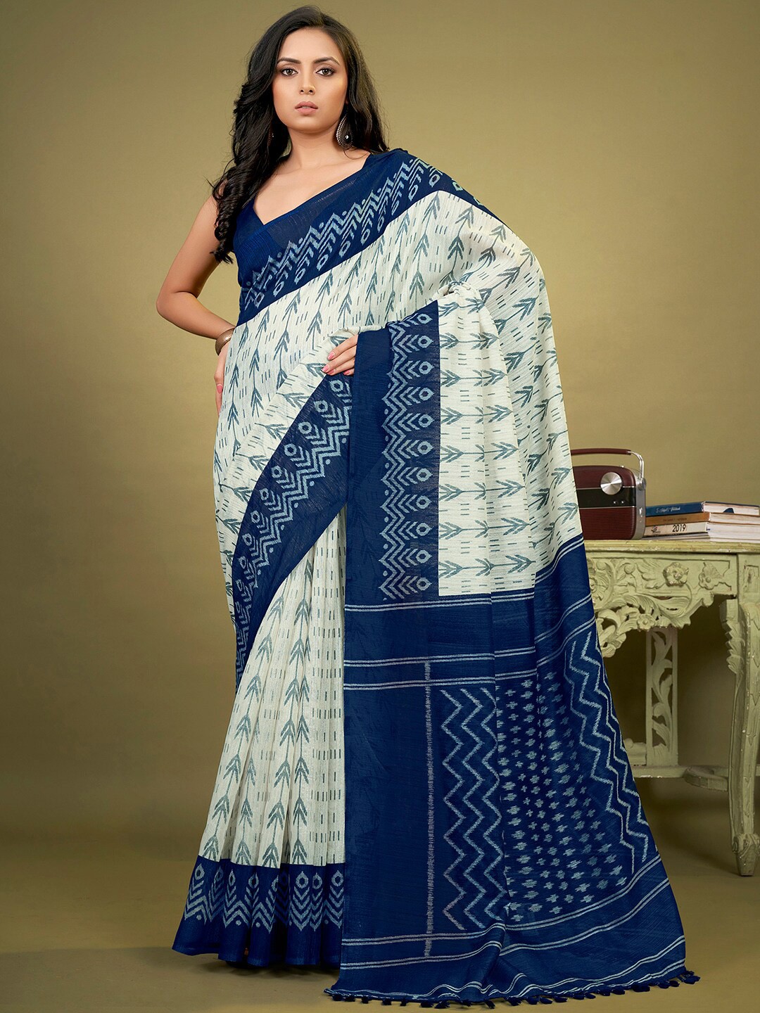 

KALINI Off White & Blue Ethnic Motifs Printed Saree