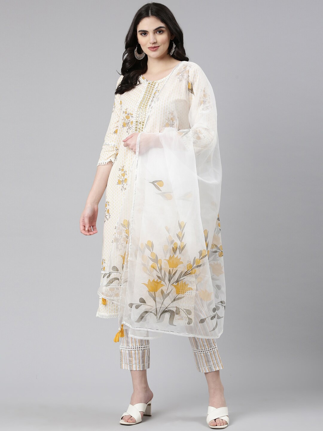 

Neerus Floral Printed Pure Cotton Kurta & Trousers With Dupatta, Yellow