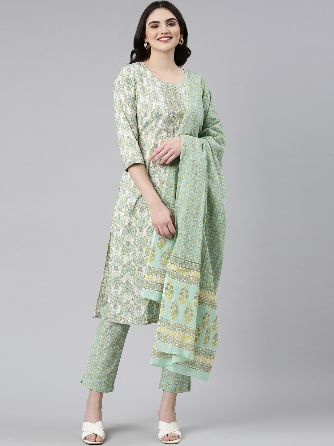 

Neerus Floral Printed Regular Beads and Stones Pure Cotton Kurta with Trousers & Dupatta, Green