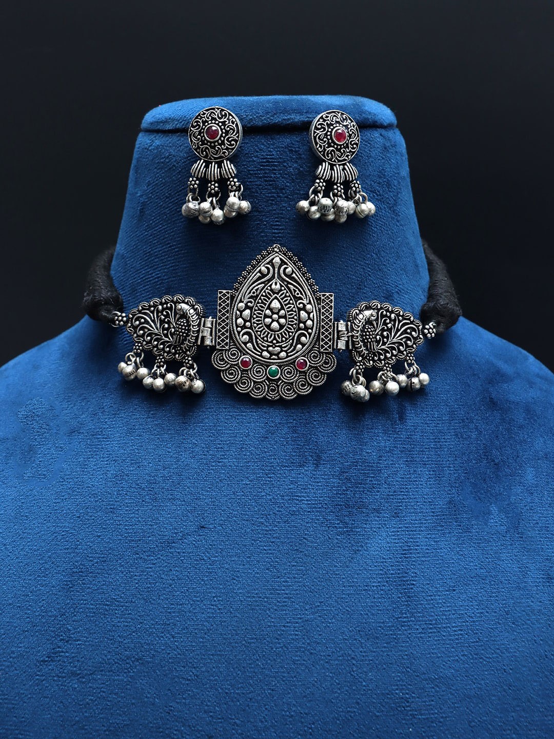 

Ozanoo Silver-Plated Stone-Studded Jewellery Set