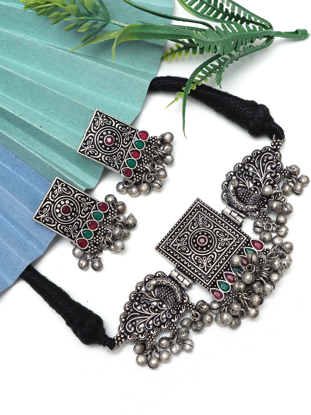 

Ozanoo Silver-Plated Stone-Studded Jewellery Set