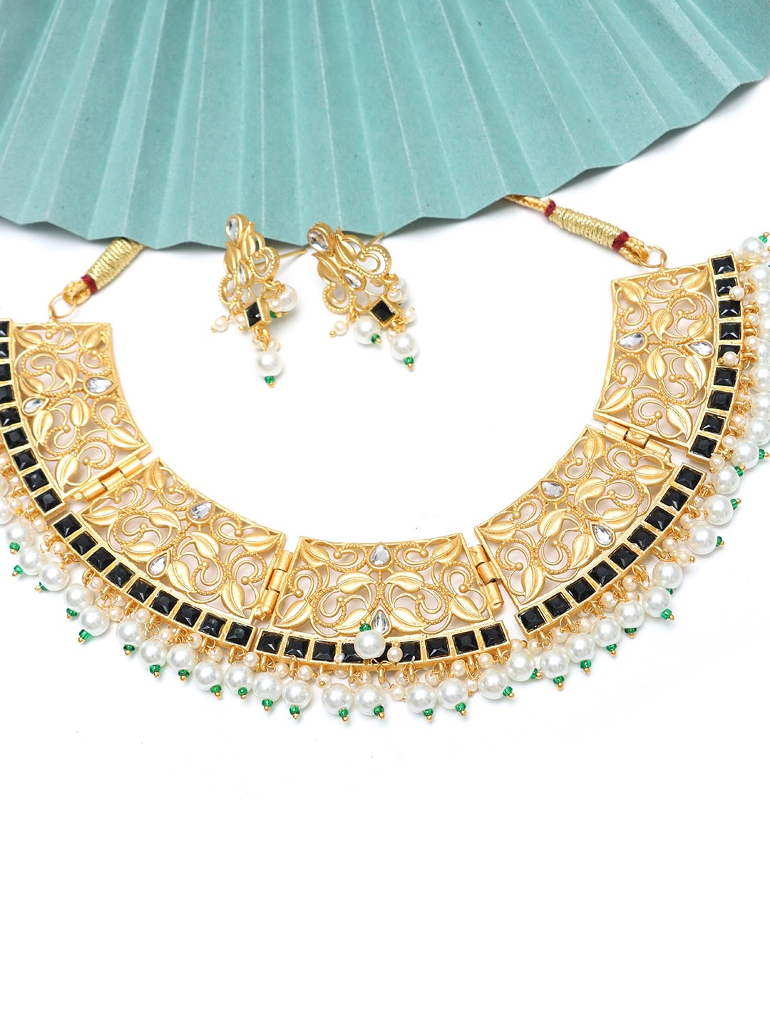 

Ozanoo Gold-Plated Kundan Studded Jewellery Set
