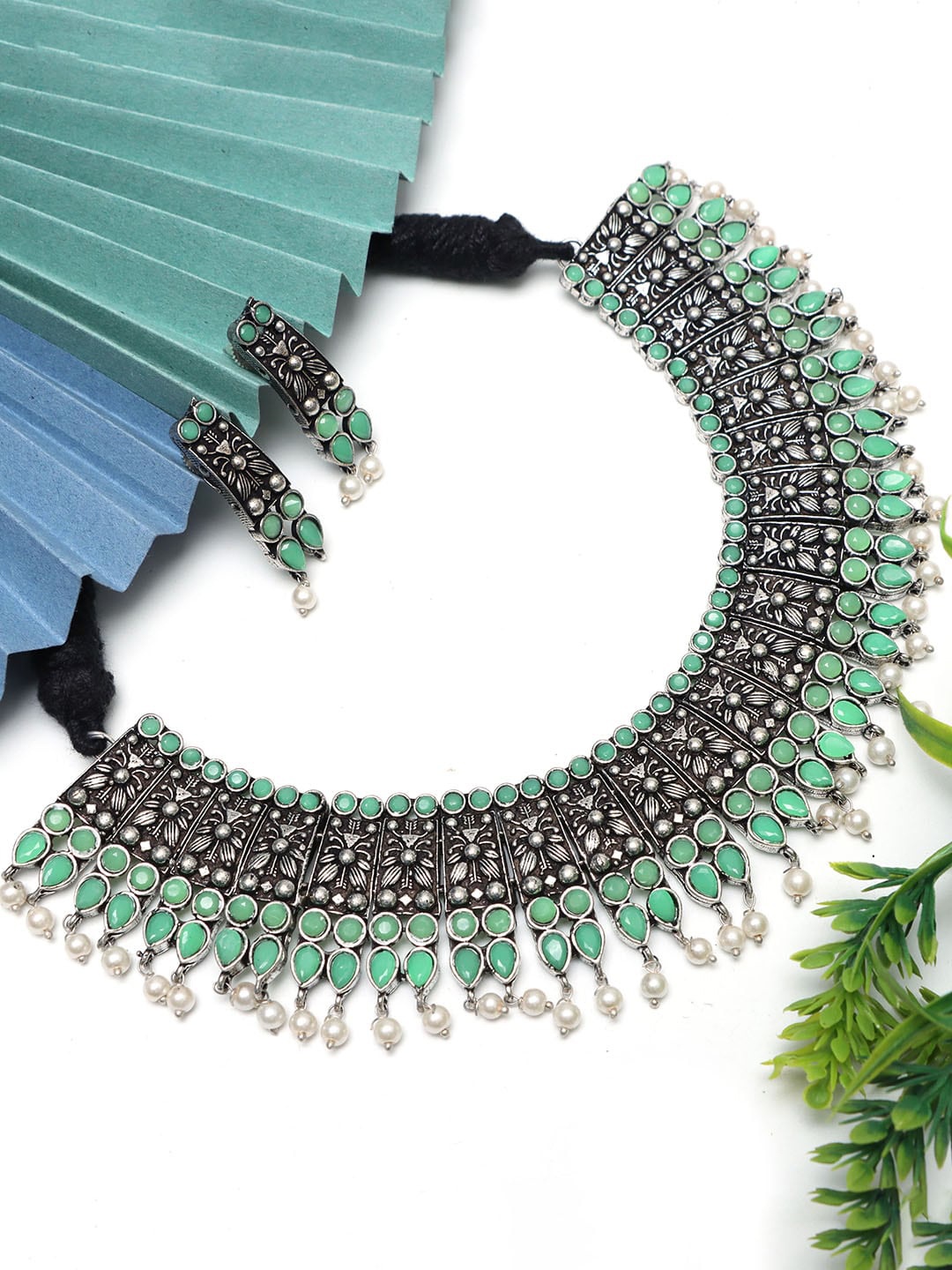 

Ozanoo Silver-Plated Artificial Stones Studded & Beaded Jewellery Set