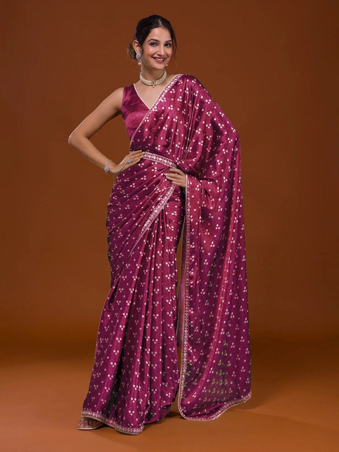 

VEERAX Bandhani Printed Sequinned Satin Saree, Pink