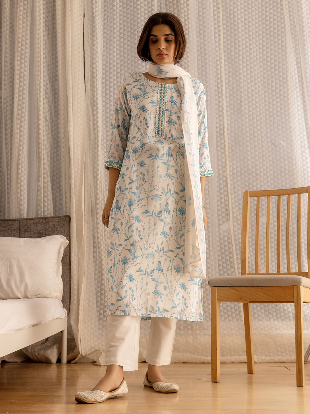 

Ishin White Floral Printed Sequinned Linen Straight Kurta With Trousers & Dupatta