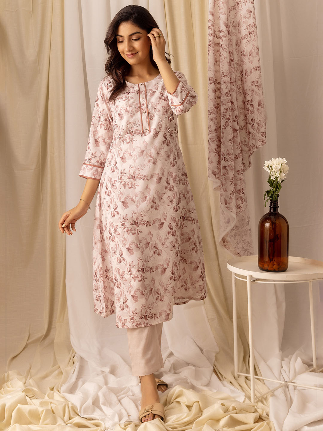 

Ishin Peach Floral Printed Regular Sequinned Linen Kurta with Trousers & With Dupatta