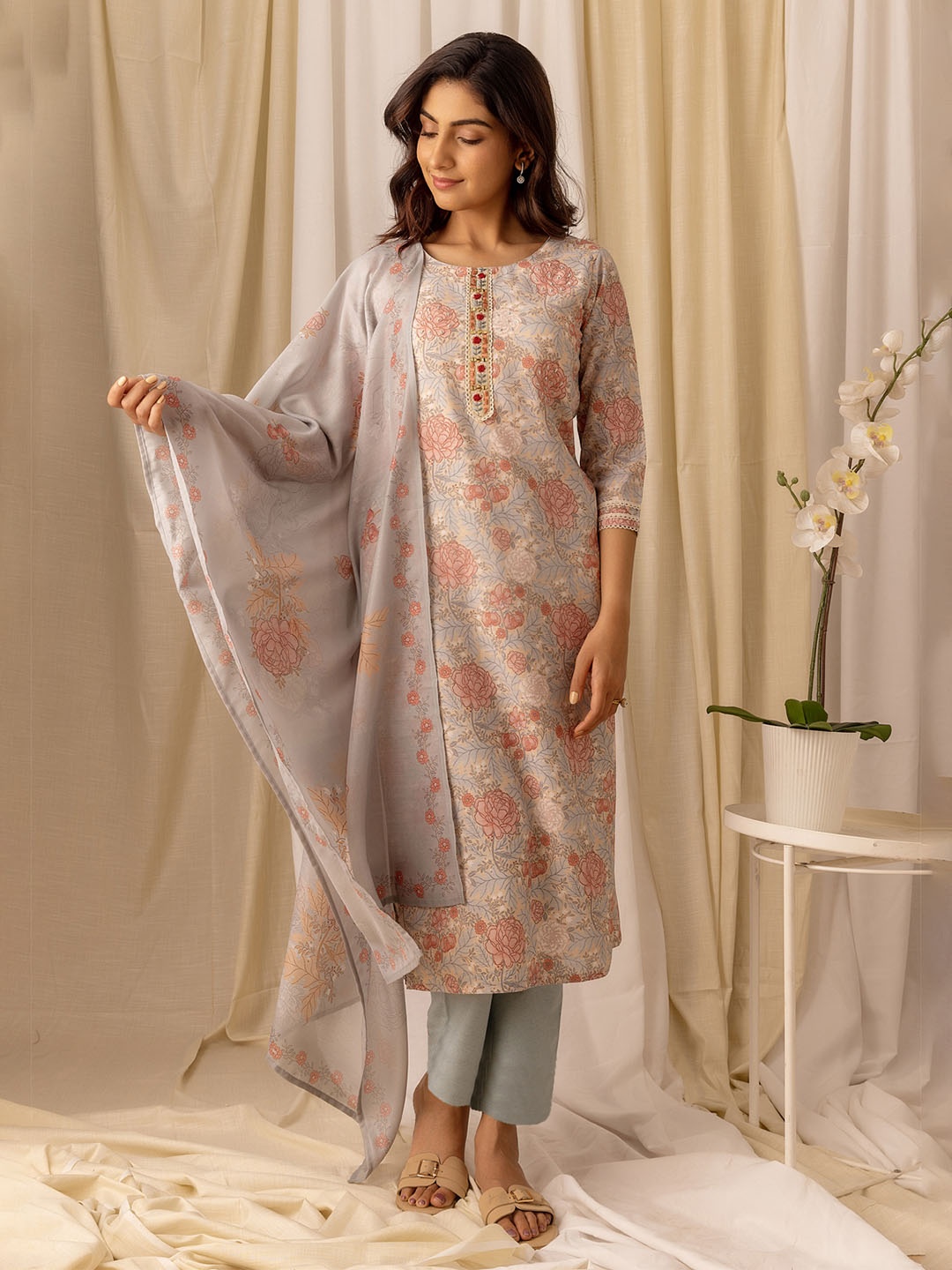 

Ishin Floral Printed Linen Kurta With Trousers & Dupatta, Grey