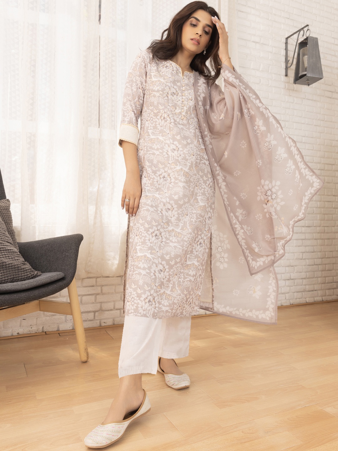 

Ishin Peach Floral Printed Regular Sequinned Linen Kurta with Trousers & With Dupatta