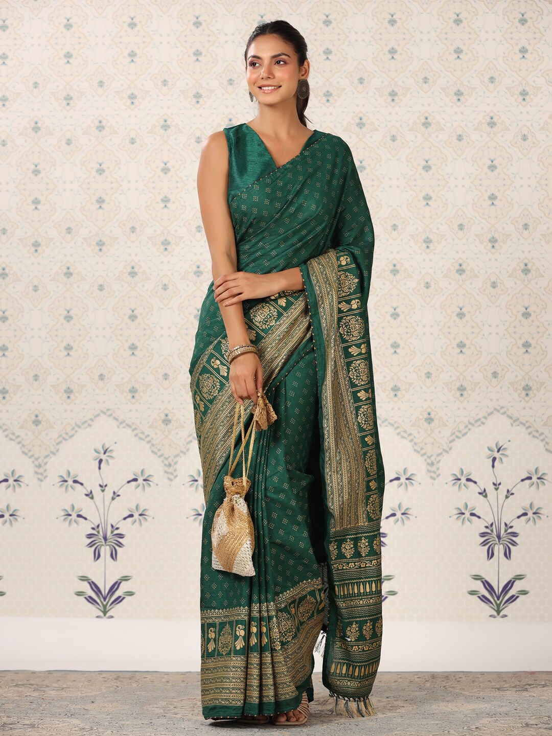 

Ode by House of Pataudi Green & Gold-Toned Ethnic Motifs Printed Silk Blend Saree