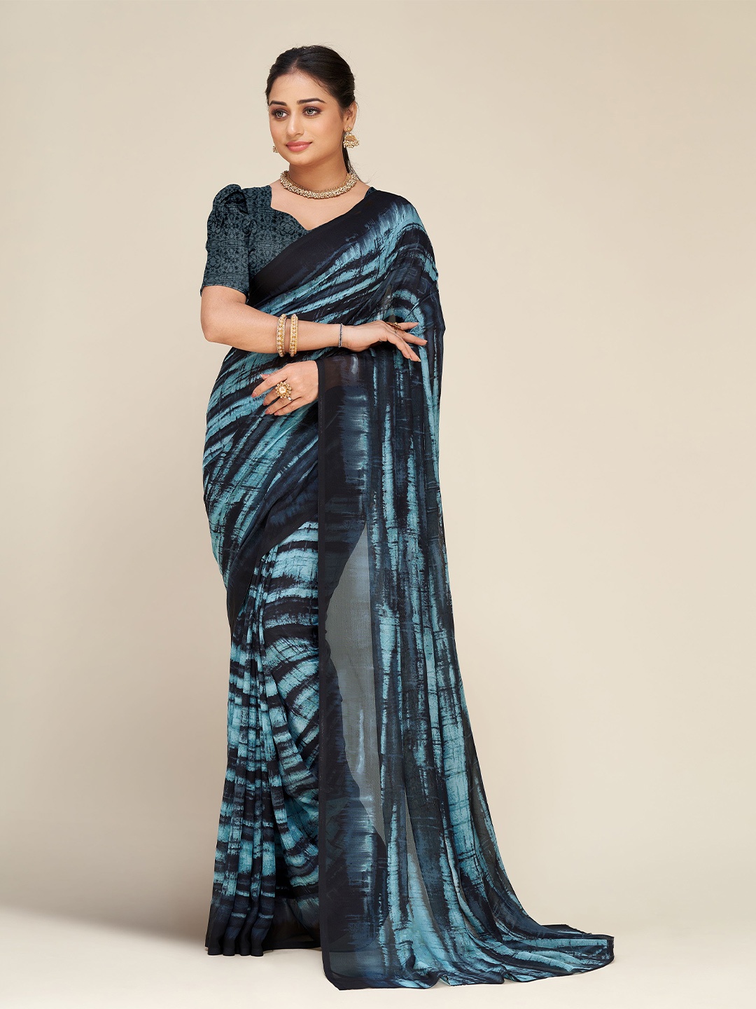 

Ambuja International Tie And Dye Printed Saree, Grey