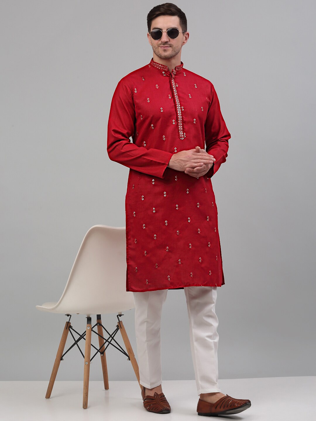 

Jompers Ethnic Motifs Embroidered Sequined Pure Cotton Straight Kurta With Pyjamas, Red