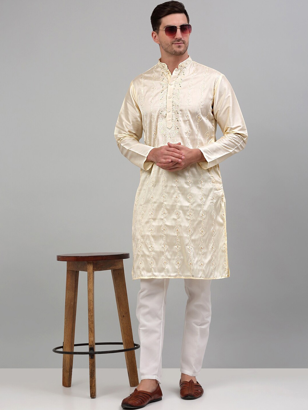 

Jompers Ethnic Motifs Embroidered Kurta with Pyjamas, Cream