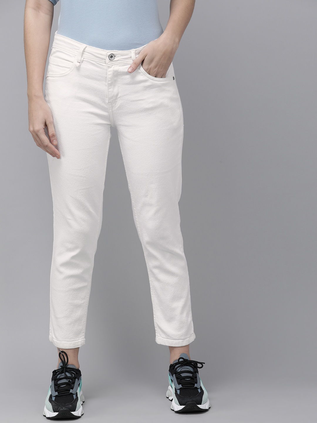 

Roadster Time Travlr Women Slim Fit Mid-Rise Clean Look Stretchable Jeans, White