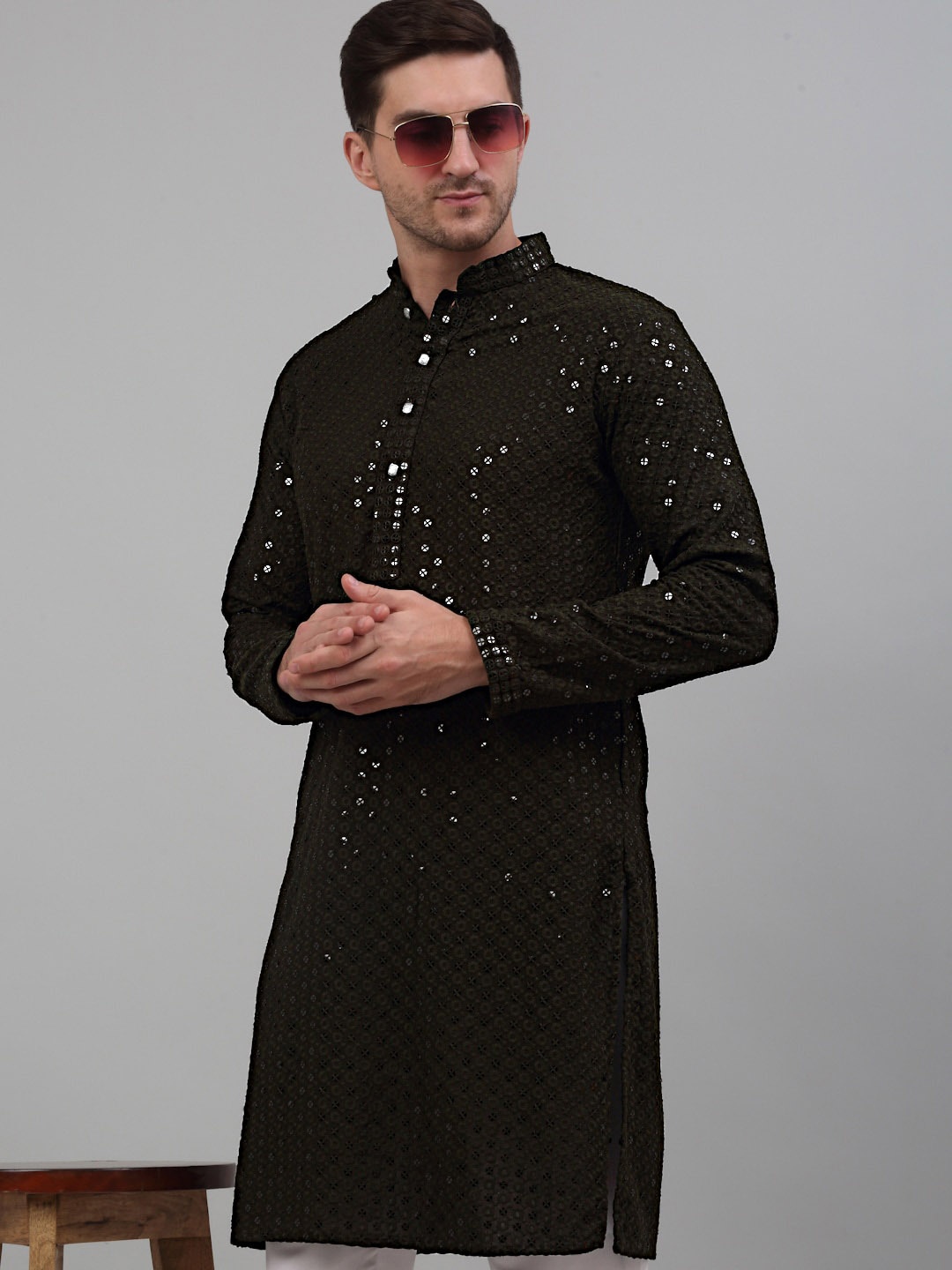 

Jompers Geometric Embroidered Sequined Mandarin Collar Pure Cotton Kurta, Green