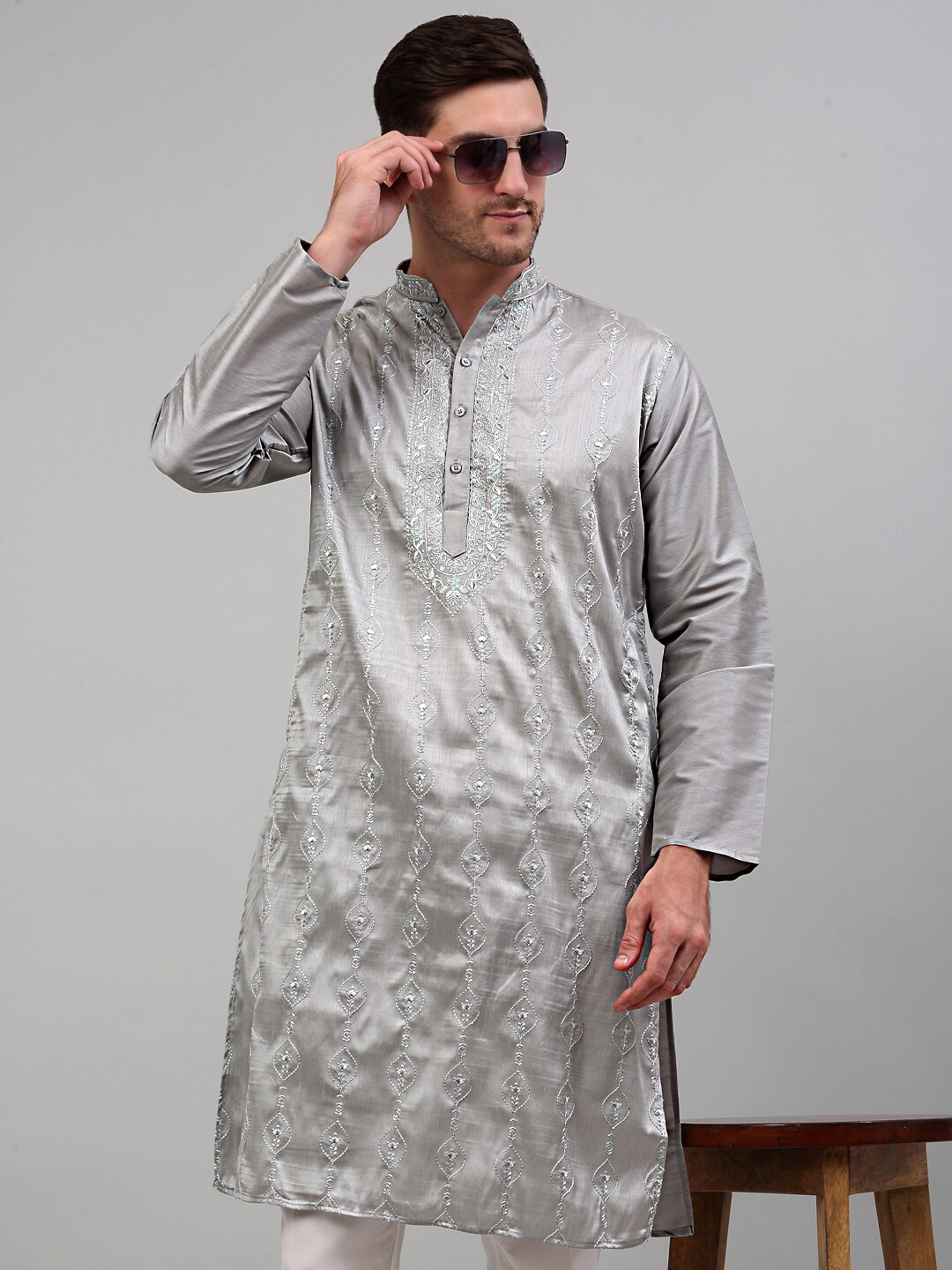 

Jompers Embroidered Mandarin Collar Thread Work Kurta, Grey