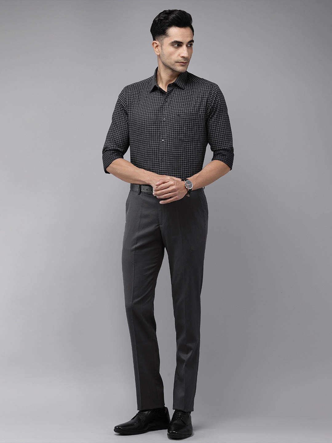 

Arrow Men Solid Tailored Trousers, Grey