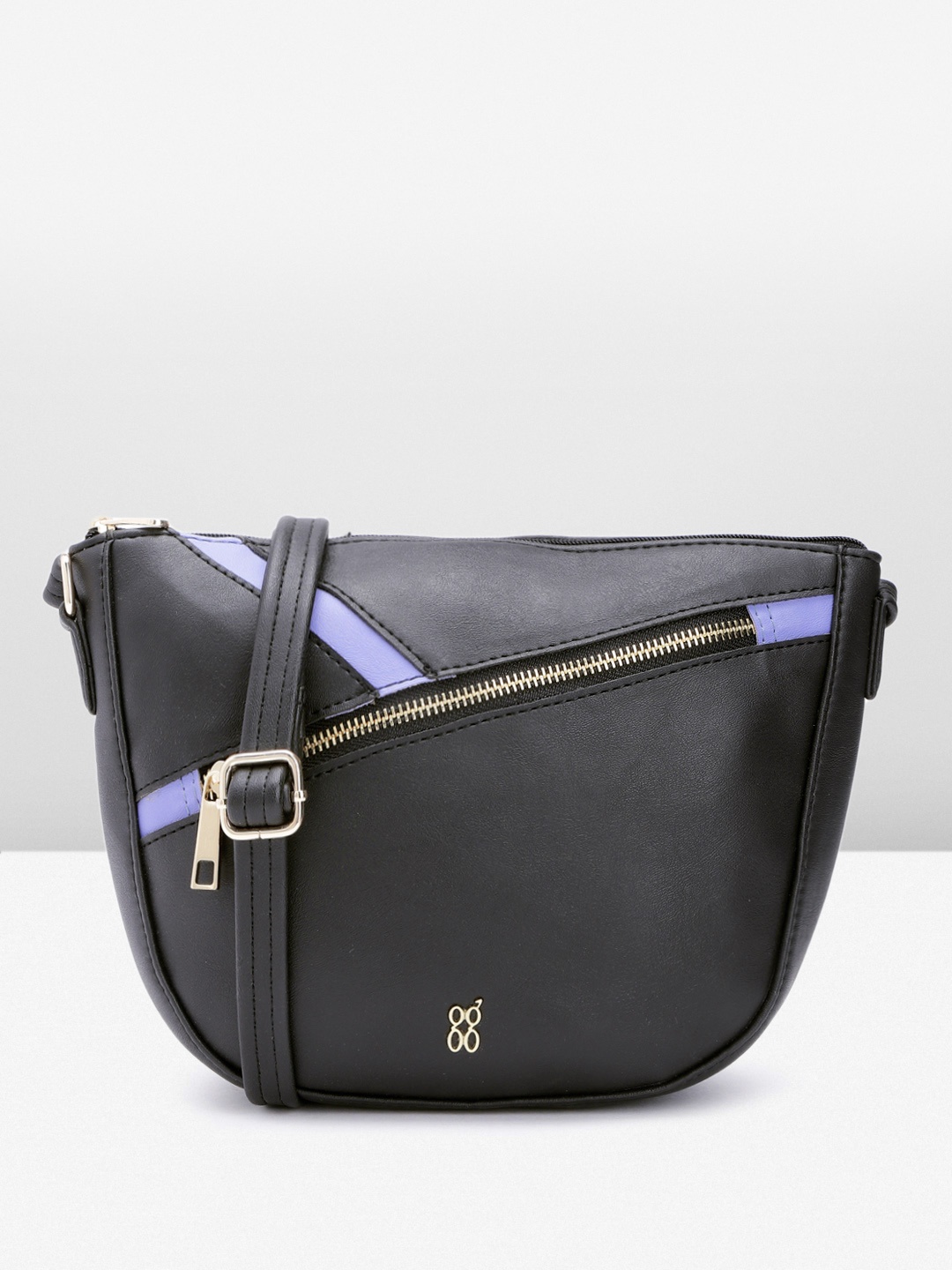 

Baggit Women Solid Sling Bag, Black