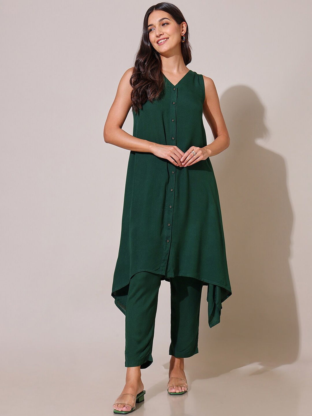 

Saaki V-Neck A-Line Kurta with Trousers, Green