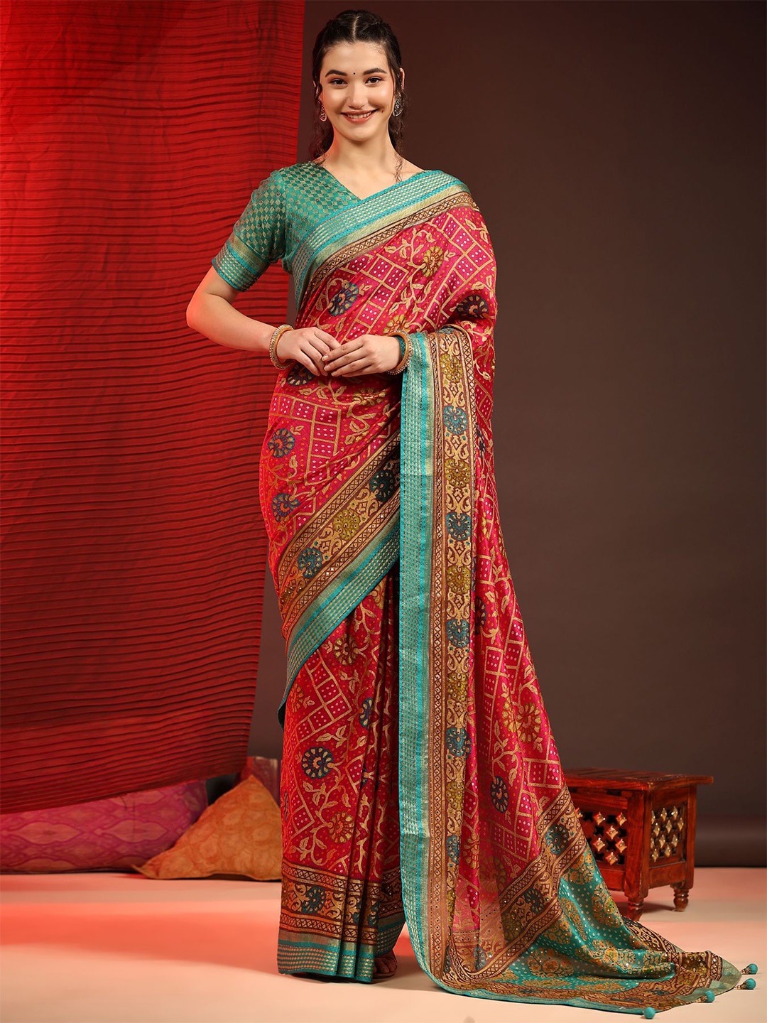 

Phenav Ethnic Motifs Printed Zari Art Silk Patola Saree, Pink