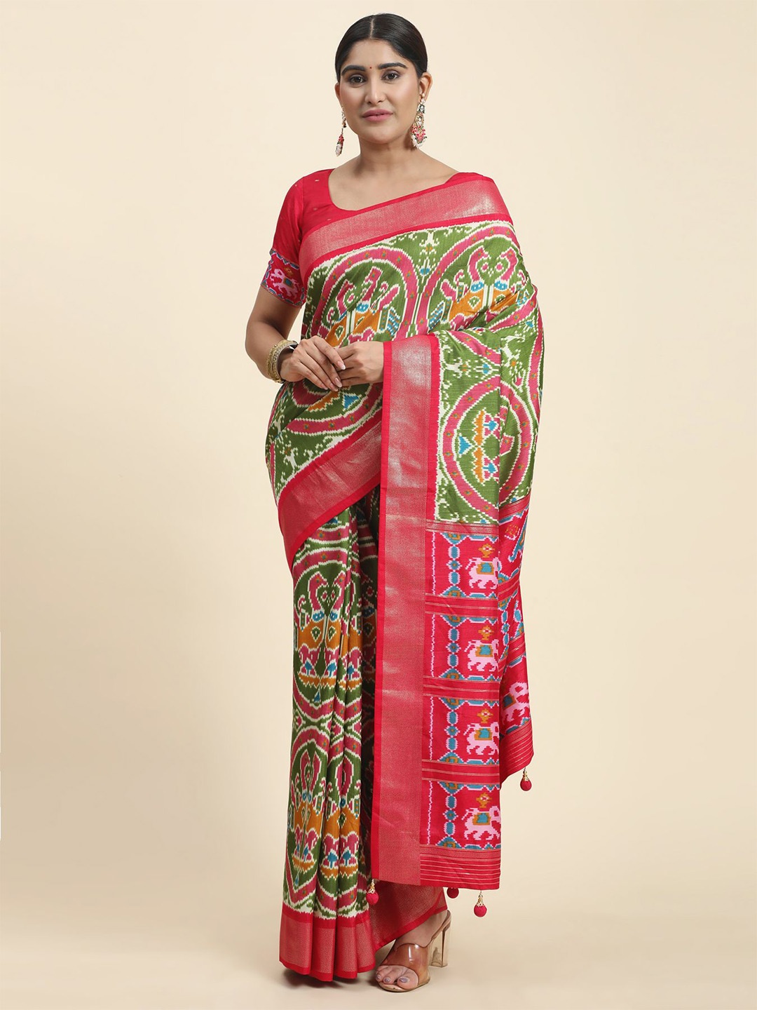 

Phenav Ethnic Motifs Printed Zari Art Silk Patola Saree, Green