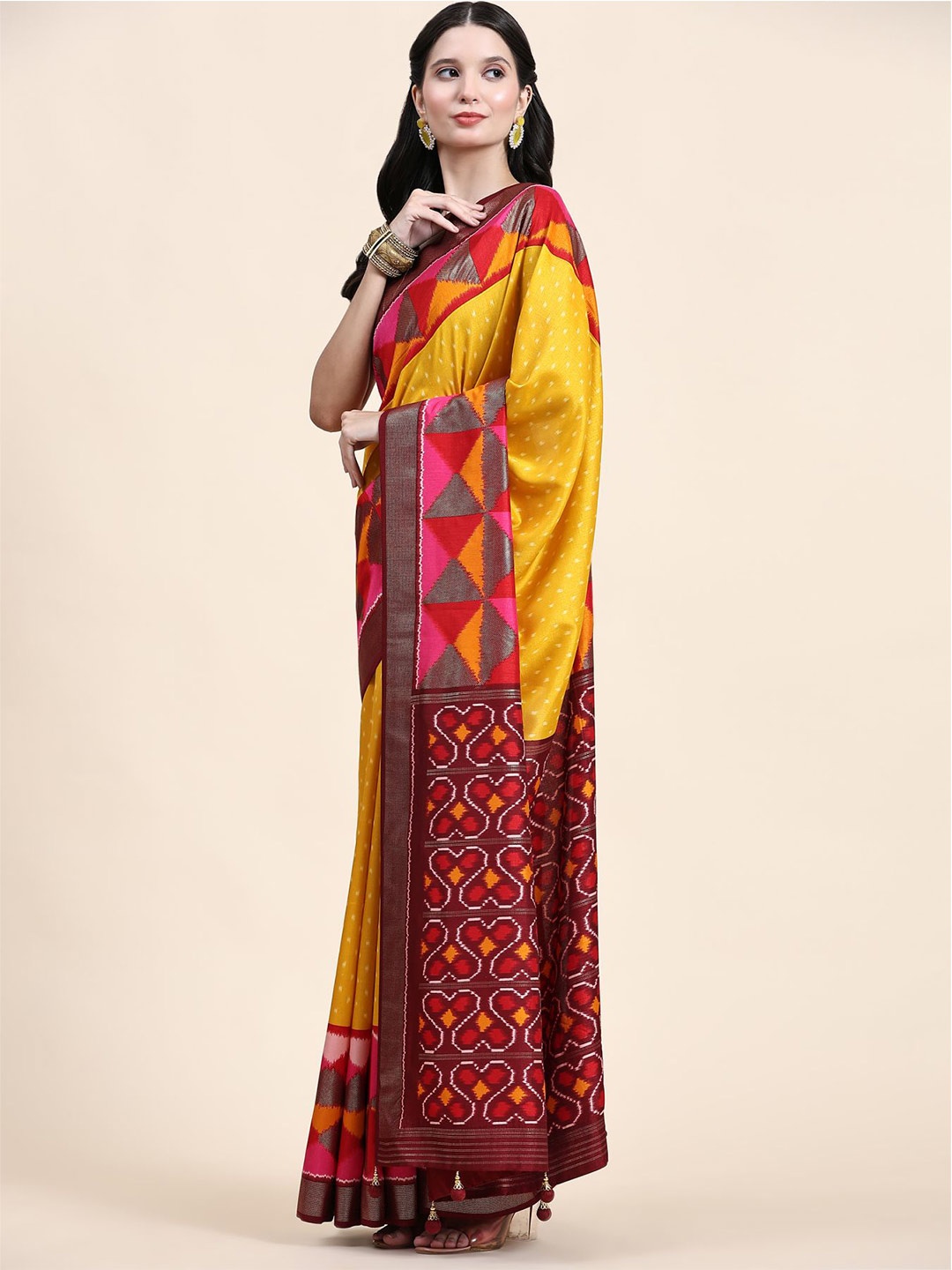 

Phenav Ethnic Motifs Printed Zari Art Silk Patola Saree, Red