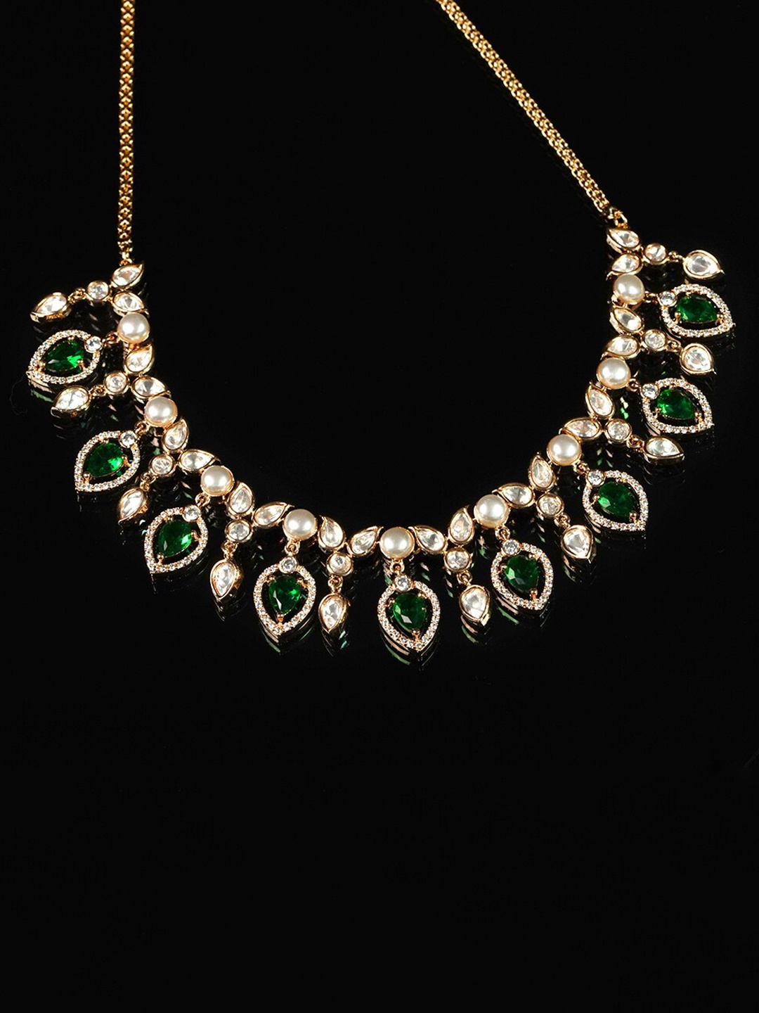 

Kord Store Gold-Plated Kundan-Studded Vilandi Jewellery Set