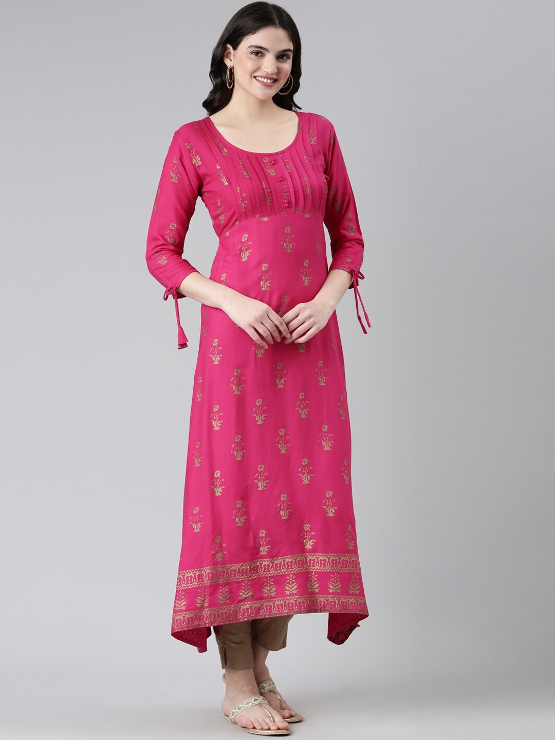 

Souchii Ethnic Motifs Foil Printed Liva Kurta, Magenta