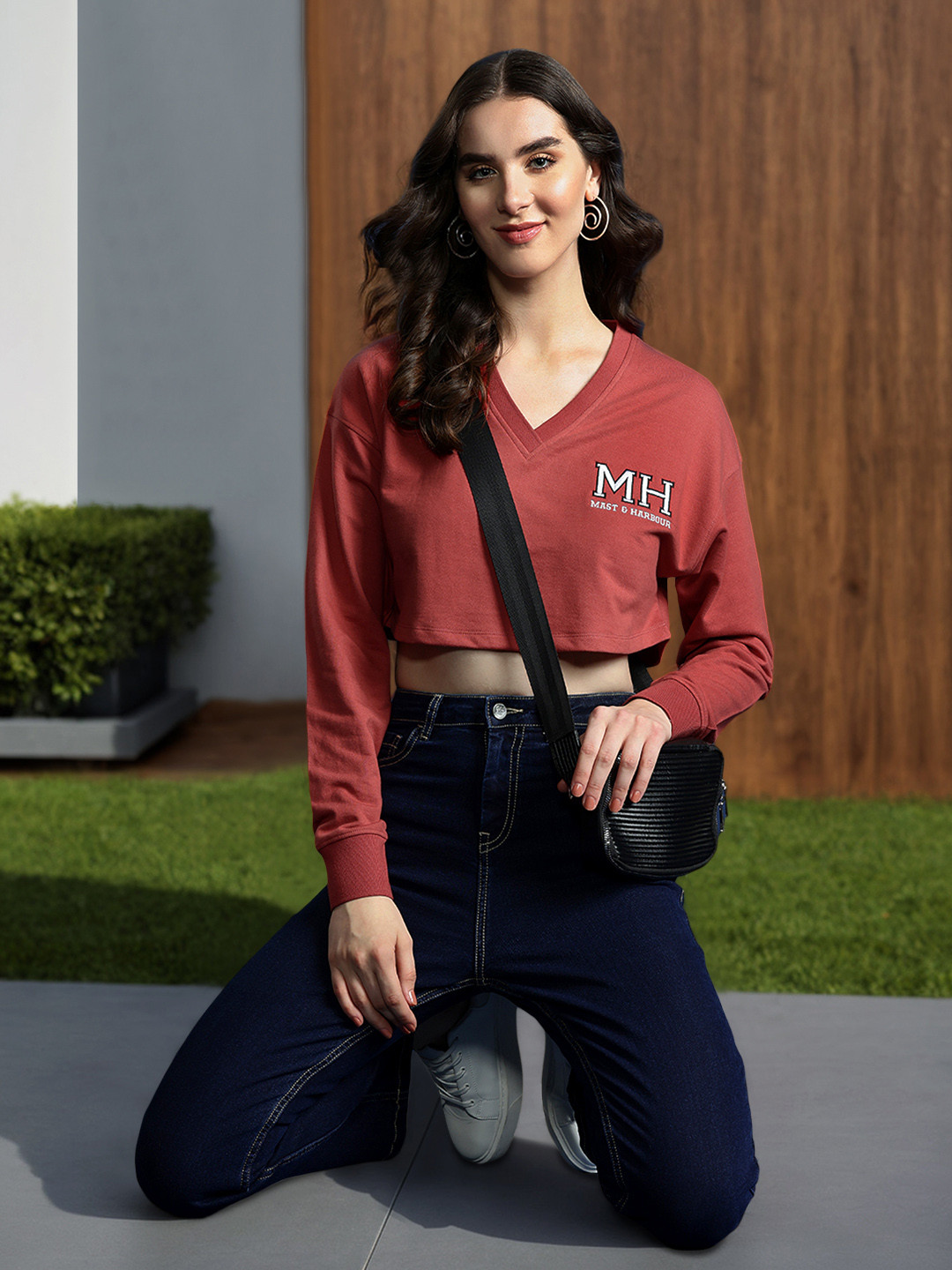 

Mast & Harbour Women Crop Sweatshirt, Rust