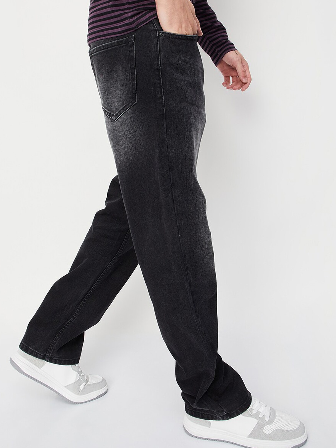 

max Men Clean Look Heavy Fade Stretchable Jeans, Black