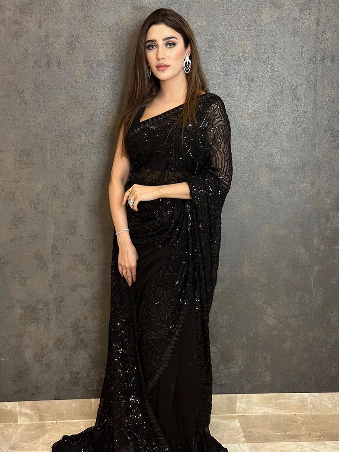 

Trendmalls Embellished Sequened Pure Georgette Saree, Black