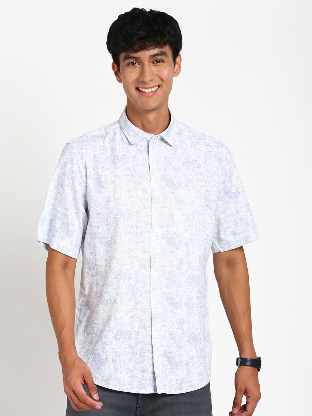 

Turtle Abstract Printed Relaxed Slim Fit Casual Shirt, White