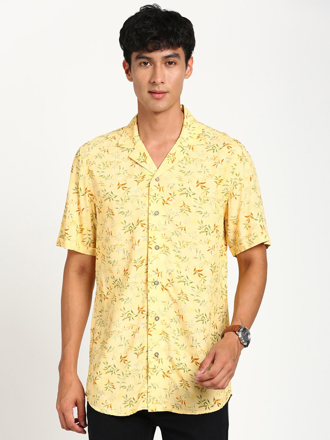 

Turtle Floral Printed Relaxed Slim Fit Casual Shirt, Yellow