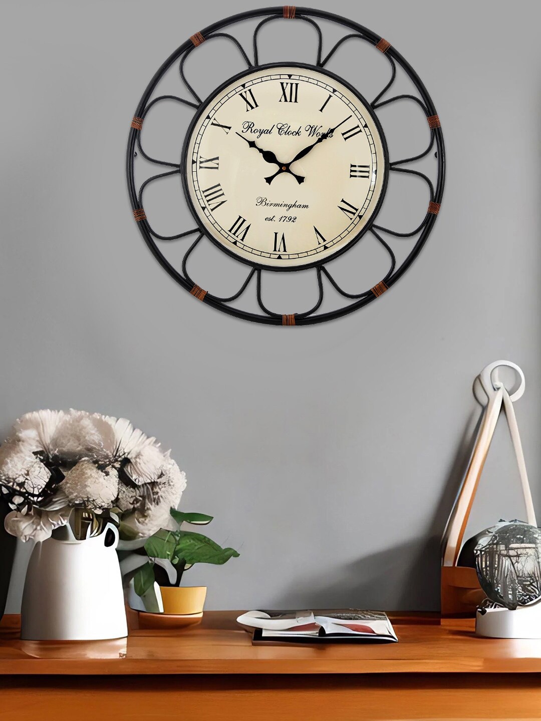 

Aapno Rajasthan Black Contemporary Wall Clock