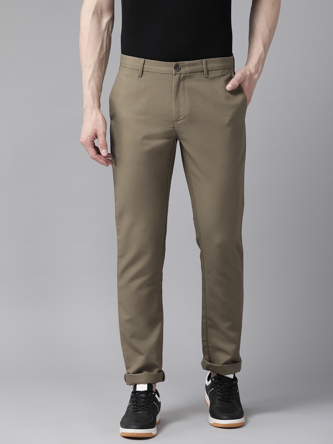 

Blackberrys Men Supima Cotton Slim Fit Low-Rise Chinos, Olive