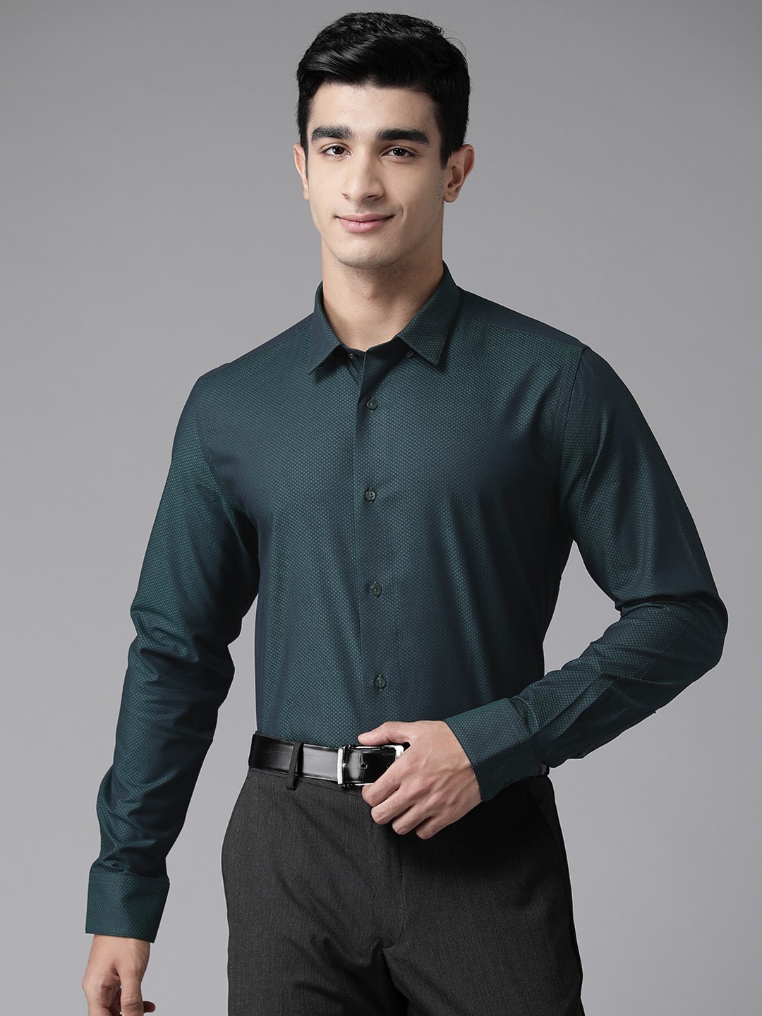 

Blackberrys Geometric Printed Slim Fit Pure Cotton Formal Shirt, Green