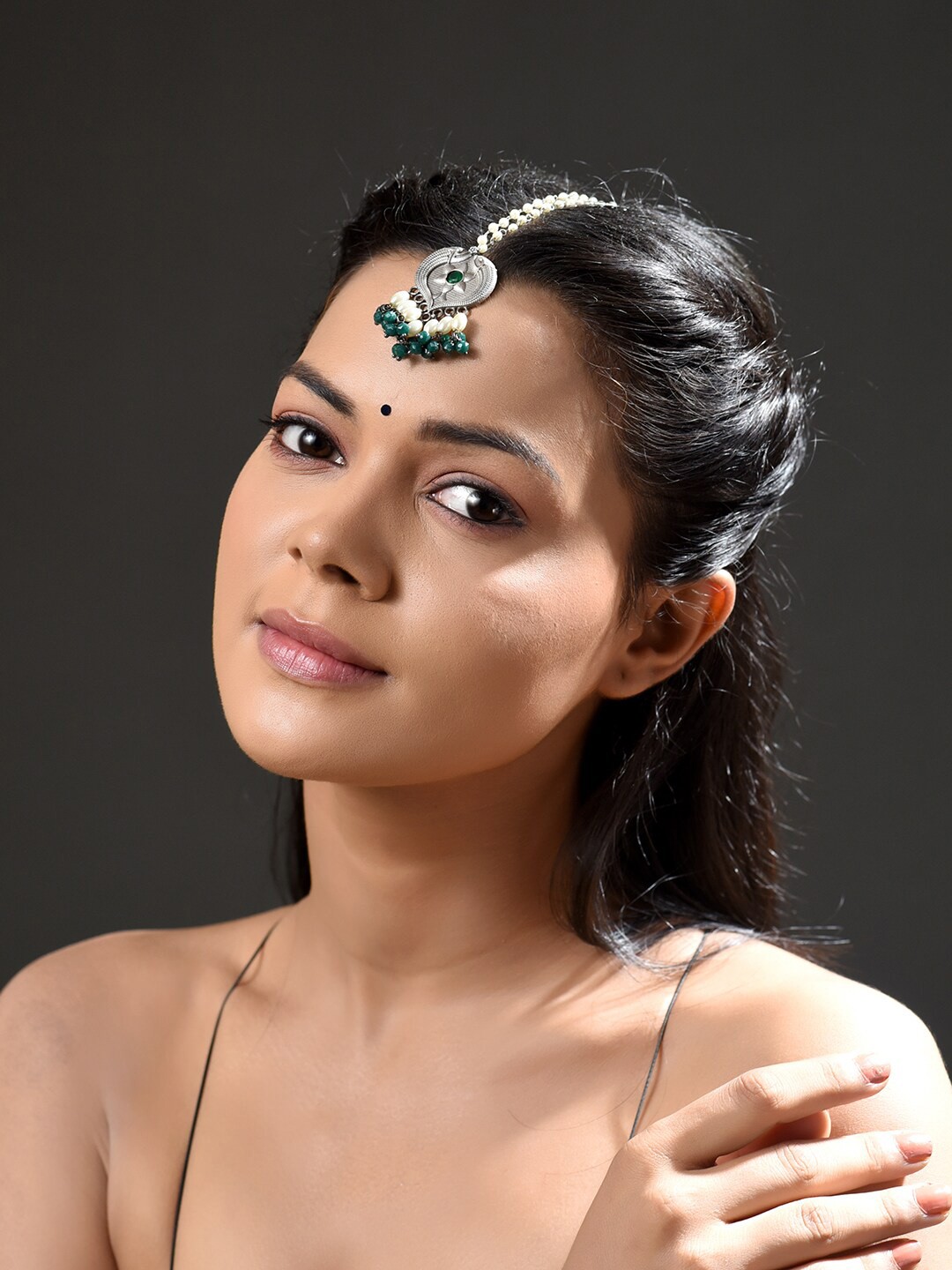 

phuljhadi Women Matt Silver-Plated Stone-Studded & Pearls-Beaded Maang Tikka