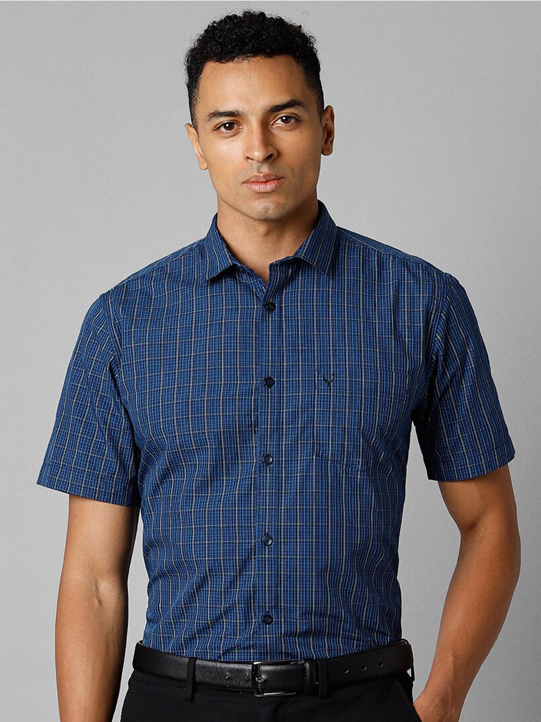 

Allen Solly Slim Fit Opaque Checked Pure Cotton Formal Shirt, Blue