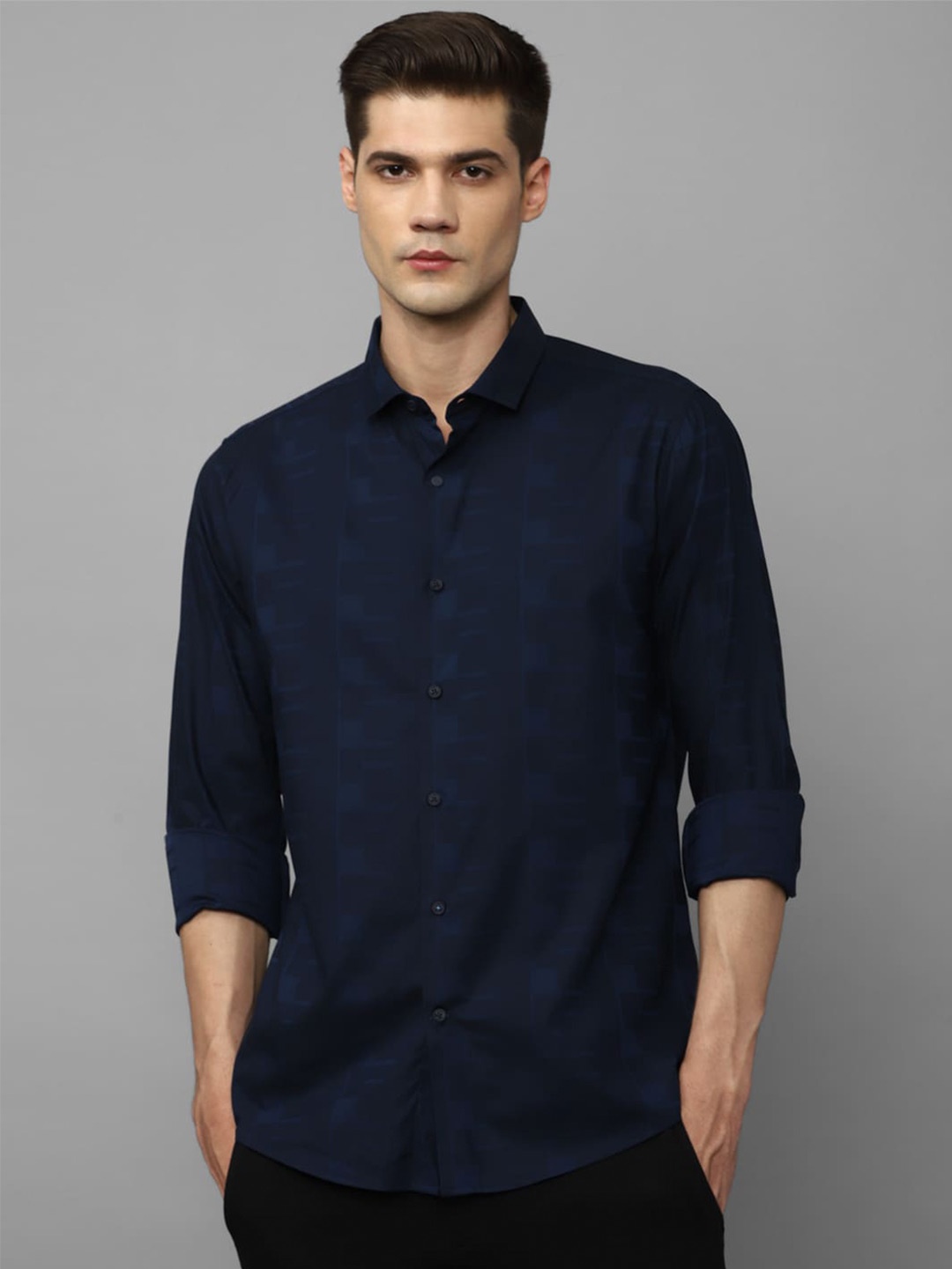 

Louis Philippe Sport Checked Spread Collar Slim Fit Casual Shirt, Navy blue