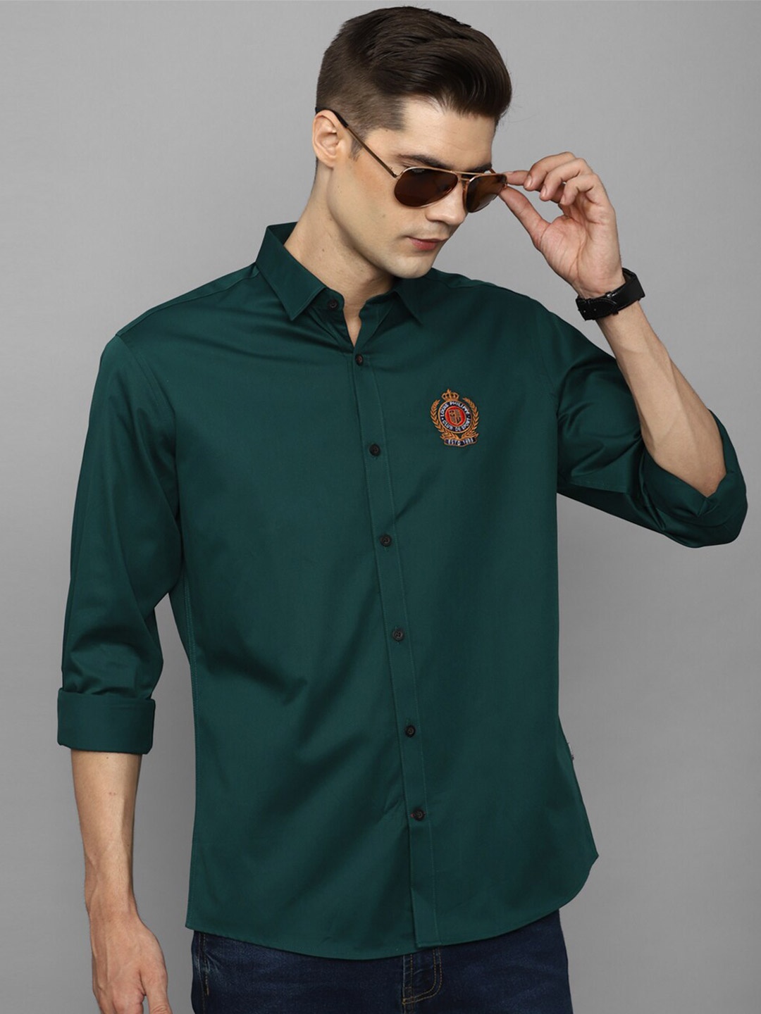 

Louis Philippe Sport Spread Collar Pure Cotton Slim Fit Casual Shirt, Green