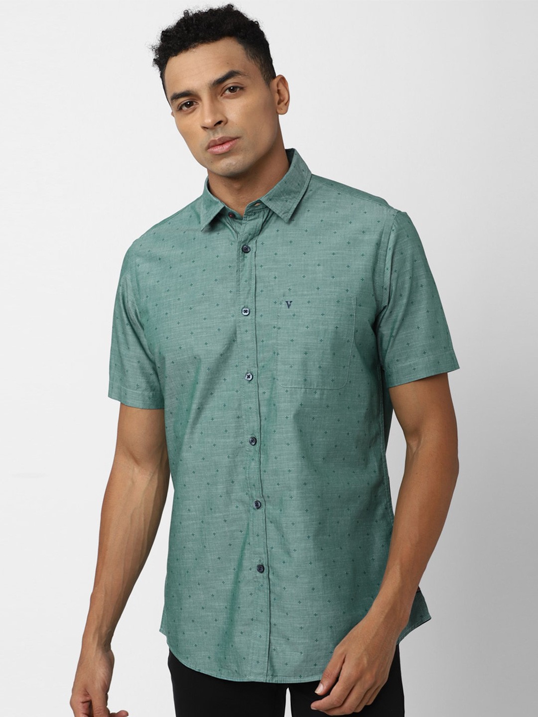 

Van Heusen Sport Slim Fit Conversational Printed Pure Cotton Casual Shirt, Green